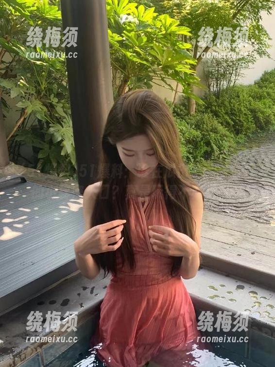 51爆料：谁在瓜田里翻出该死的小秘密入口？真是玩得不亦乐乎！