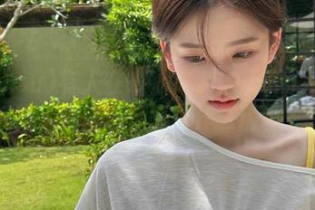 有人在www.799.su的入口徘徊，想知道里面有什么精彩？