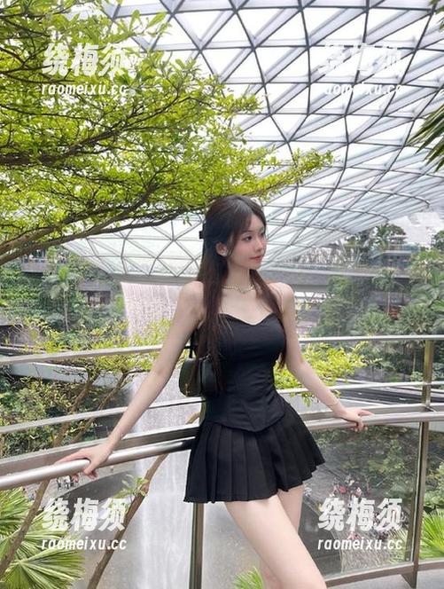 网页找到吃瓜新姿势，cg91.fun教你如何在沙发上优雅摆姿势！