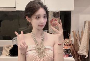 观看“吃瓜网站”热门话题，感觉我一口气把著名瓜田的瓜都给吃光了，真是心满意足！