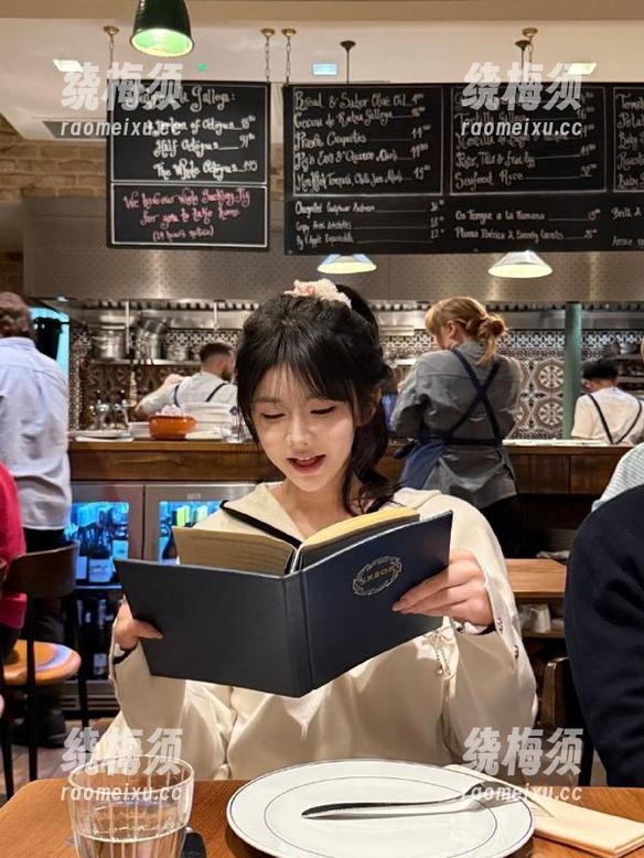 “谁说真相买不起？免费吃瓜黑料网下载等你来解锁！”，