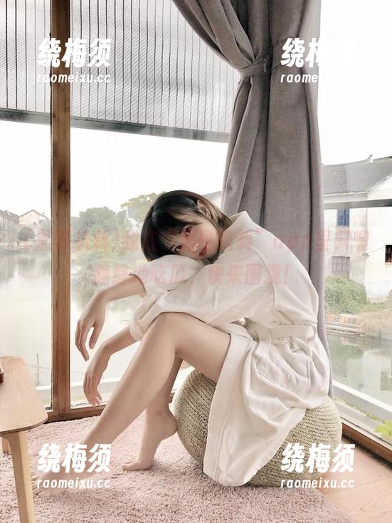 我在“黑哥扒料”app里只想静静地吃瓜，快来围观！