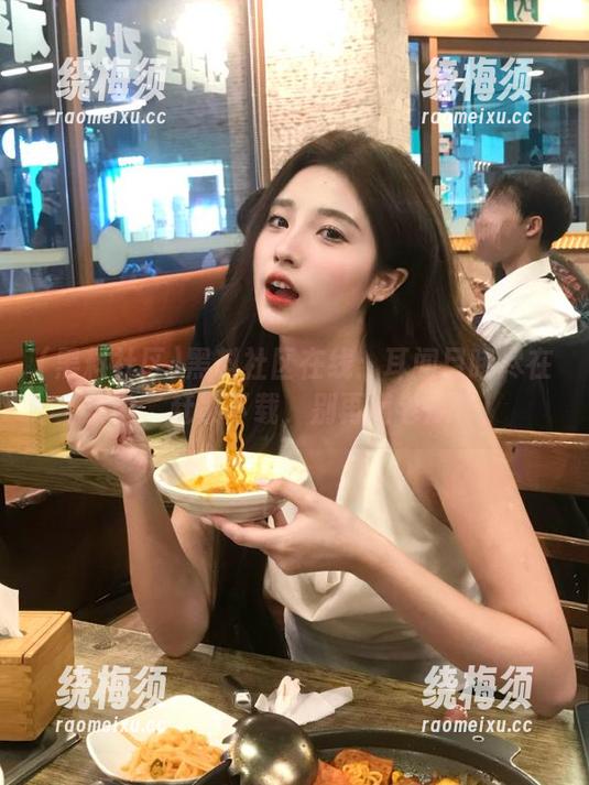 黑料社区在线：耳闻目睹尽在其中，赶紧下载，别再啃老瓜了！