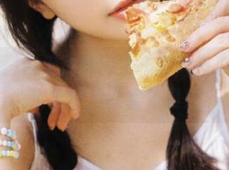 今天黑料网发布的隔夜瓜，居然比我的月亮水还晃！